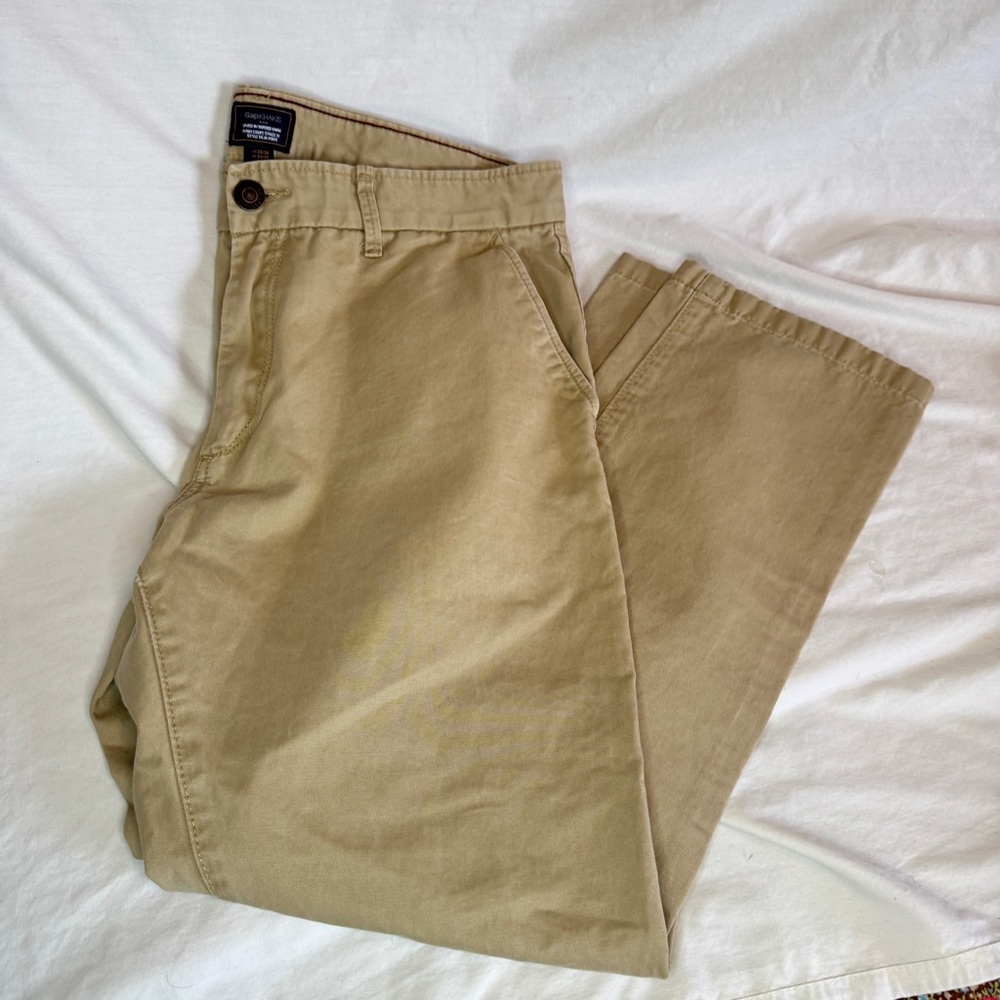 GAP Men's Khaki Chinos - Picture 2 of 3